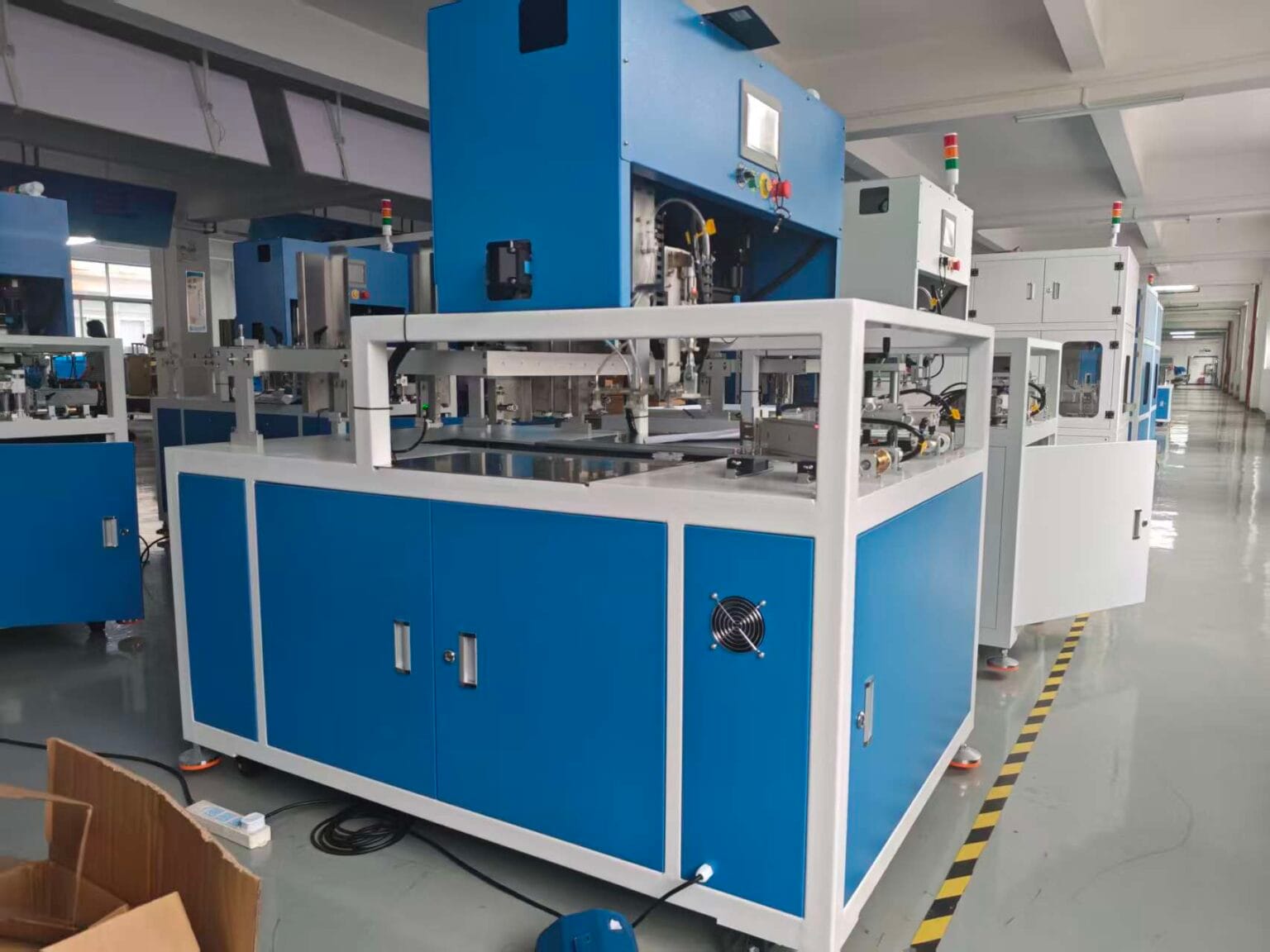 Servo Driven Snap Lock Bottom Carton Former, a high-precision machine for automatic forming of snap-lock bottom cartons with servo control.